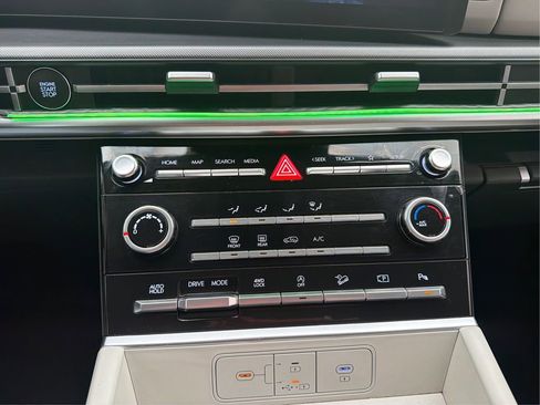 Certified 2024 Hyundai Santa Fe SE image 27