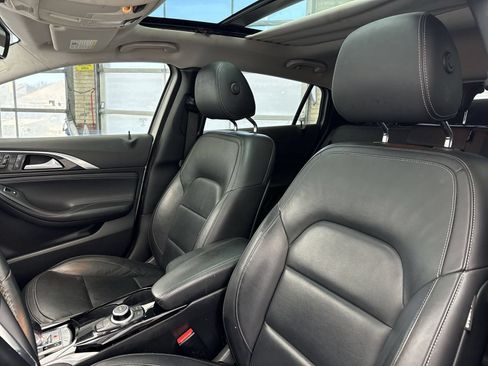 Used 2018 INFINITI QX30 Premium w/ Cargo Package AWD/4WD image 10