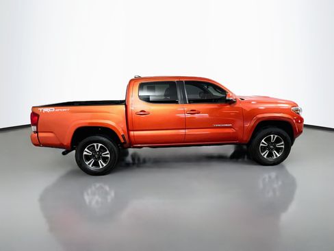 Used 2017 Toyota Tacoma TRD Sport w/ Premium & Technology Package RWD image 3