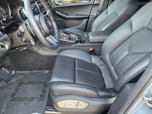 Certified 2025 Porsche Macan AWD/4WD image 25