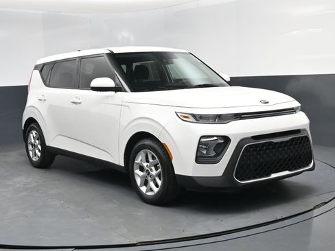 Used 2020 Kia Soul S image 11