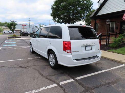 Used 2018 Dodge Grand Caravan SE FWD image 5