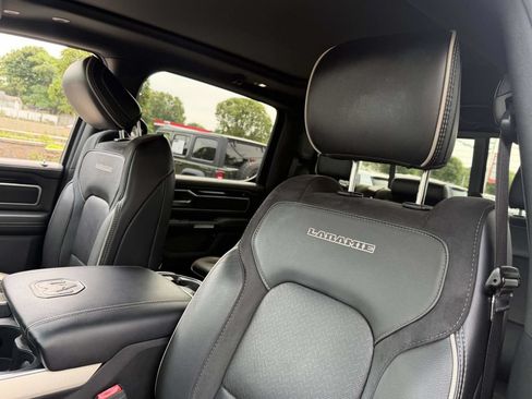 Used 2019 RAM 1500 Laramie AWD/4WD image 18