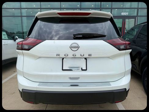 New 2026 Nissan Rogue SV w/ Cold Weather Package FWD image 4