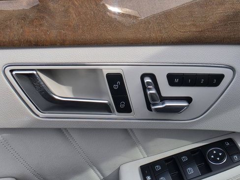 Used 2014 Mercedes-Benz E 350 4MATIC Sedan image 22