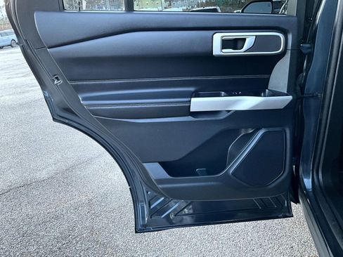 Used 2023 Ford Explorer XLT image 23