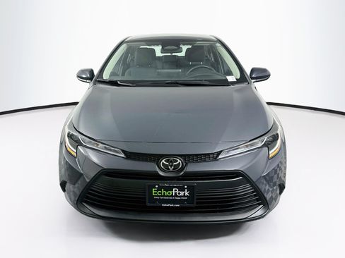 Used 2025 Toyota Corolla LE FWD image 2