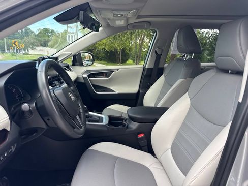 Used 2021 Toyota RAV4 Limited FWD image 17