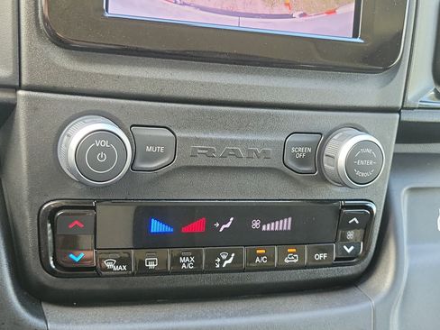 Used 2025 RAM ProMaster 2500 w/ Safety Group FWD image 17