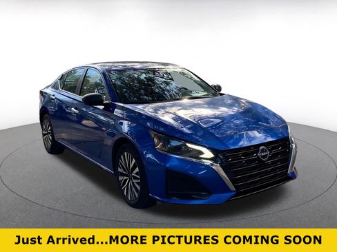 Used 2025 Nissan Altima 2.5 SV image 1