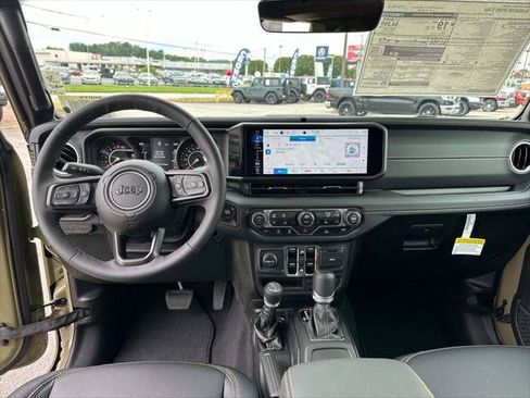 Certified 2025 Jeep Gladiator Sport w/ Premium Package AWD/4WD image 17