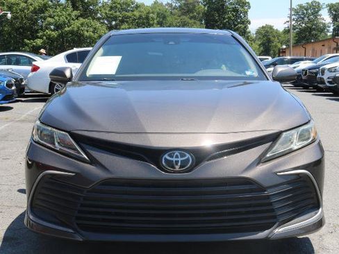 Used 2018 Toyota Camry LE FWD image 2