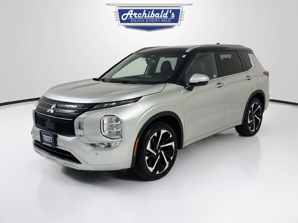 Used 2023 Mitsubishi Outlander SEL FWD image 3