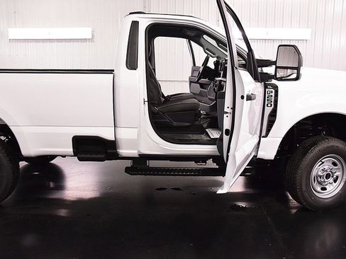 New 2026 Ford F250 XL w/ XL Chrome Package image 31