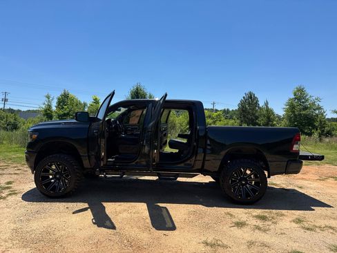 Used 2020 RAM 1500 Big Horn AWD/4WD image 3