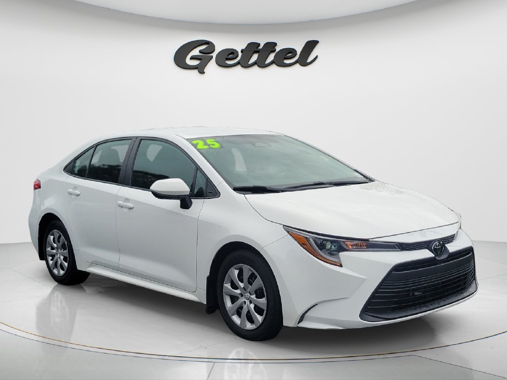 Used 2025 Toyota Corolla LE FWD image 3