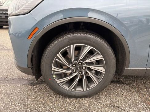 New 2026 Lincoln Aviator AWD image 12