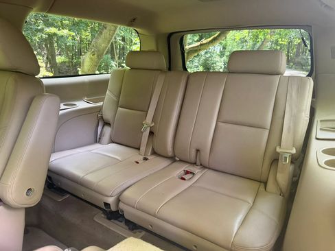 Used 2014 Cadillac Escalade ESV Premium AWD/4WD image 13