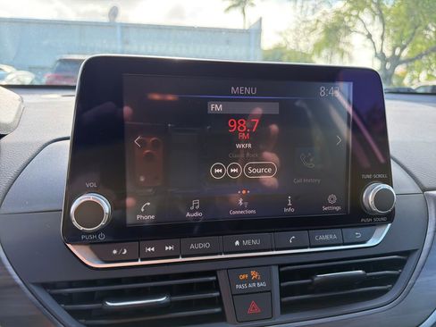 Used 2024 Nissan Altima 2.5 SV FWD image 25