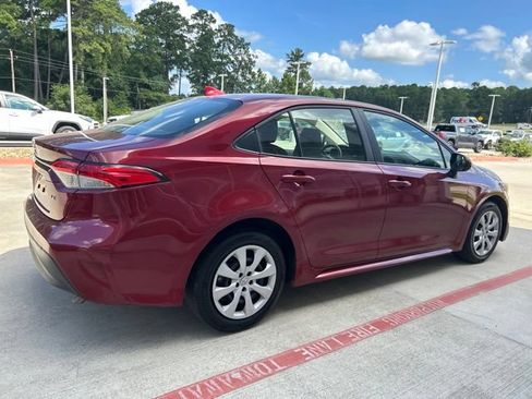 Used 2025 Toyota Corolla LE FWD image 4