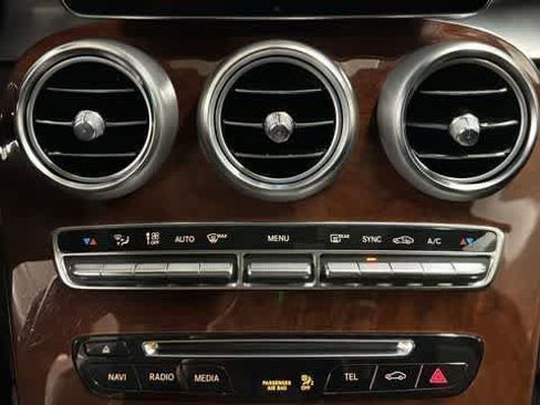 Used 2018 Mercedes-Benz GLC 300 4MATIC image 21