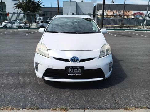Used 2012 Toyota Prius Two FWD image 2