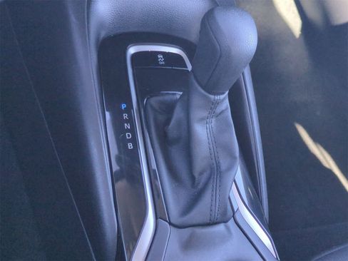 Used 2025 Toyota Corolla LE image 30