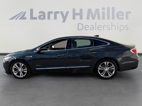 Used 2018 Buick LaCrosse Avenir image 2