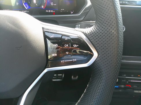 Used 2024 Volkswagen Tiguan SE R-Line image 21