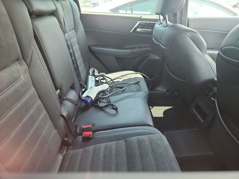 Used 2023 Mitsubishi Outlander SE AWD/4WD image 9