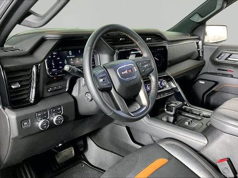 Used 2025 GMC Sierra 1500 AT4 w/ AT4 Premium Package AWD/4WD image 17