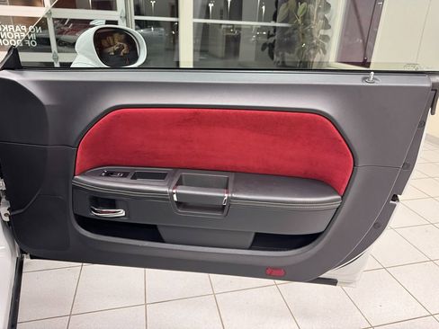 Used 2013 Dodge Challenger SRT8 w/ Harman Kardon Audio Group image 18