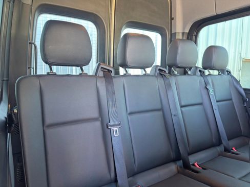 Used 2023 Mercedes-Benz Sprinter 2500 image 36