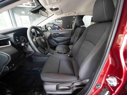 Used 2025 Toyota Corolla LE FWD image 9