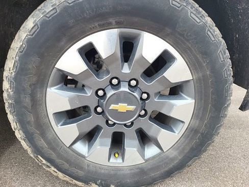 Used 2022 Chevrolet Silverado 2500 Custom w/ Custom Value Package image 15