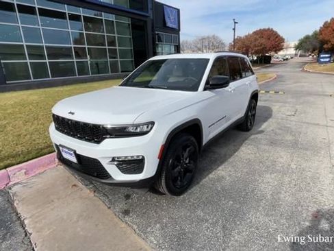 Used 2024 Jeep Grand Cherokee Limited w/ Luxury Tech Group II image 3