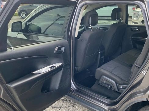 Used 2019 Dodge Journey SE w/ Blacktop Package FWD image 17