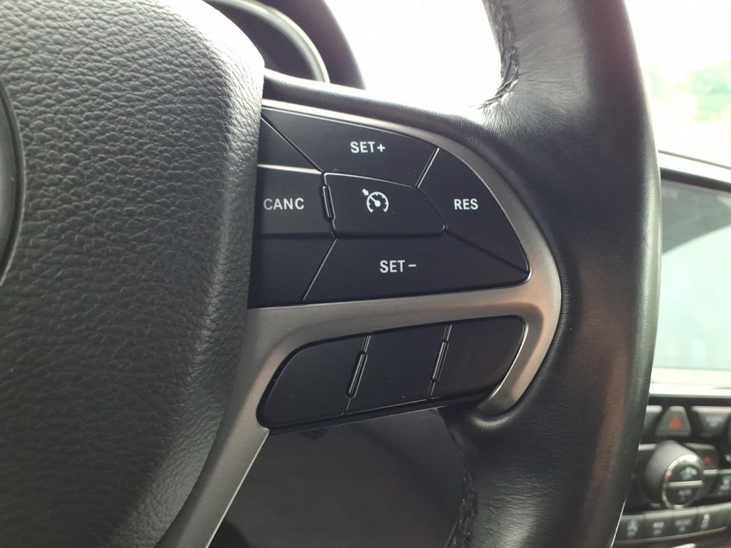 Used 2019 Jeep Grand Cherokee Limited AWD/4WD image 17