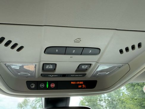 Used 2021 Buick Enclave Essence w/ Sound and Sites Package AWD/4WD image 29