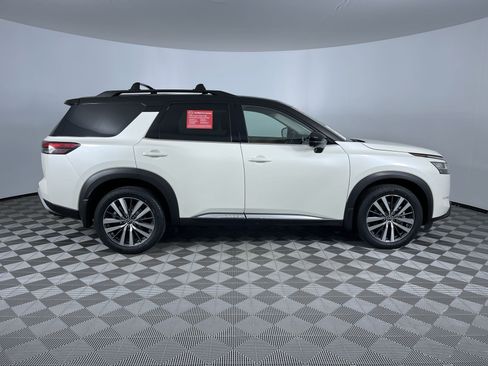 Certified 2022 Nissan Pathfinder Platinum w/ Cargo Package AWD/4WD image 10