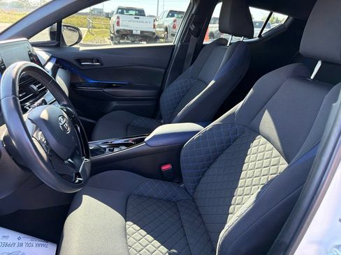 Used 2021 Toyota C-HR XLE FWD image 16