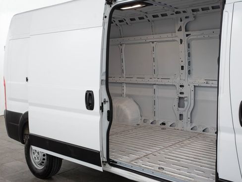 Used 2025 RAM ProMaster 2500 w/ Convenience Group FWD image 14