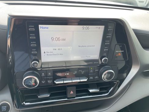 Used 2021 Toyota Highlander LE FWD image 10