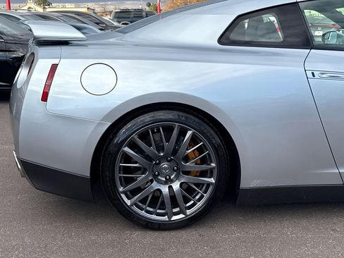Used 2009 Nissan GT-R Premium image 10