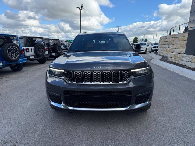 Used 2023 Jeep Grand Cherokee L Summit AWD/4WD image 8