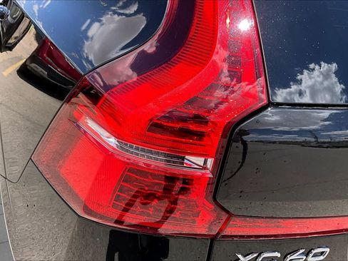 Used 2024 Volvo XC60 B5 Core AWD/4WD image 29