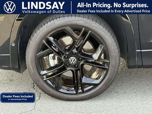 Used 2025 Volkswagen Tiguan SE R-Line AWD/4WD image 8
