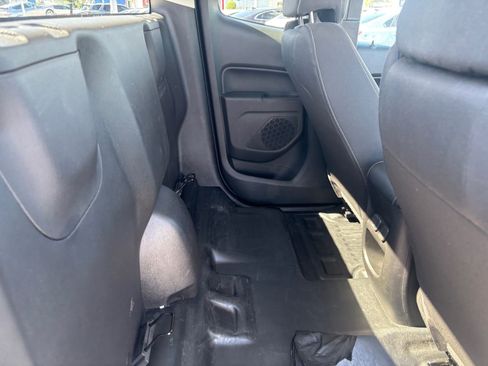 Used 2022 Chevrolet Colorado LT w/ Fleet Safety Package image 16