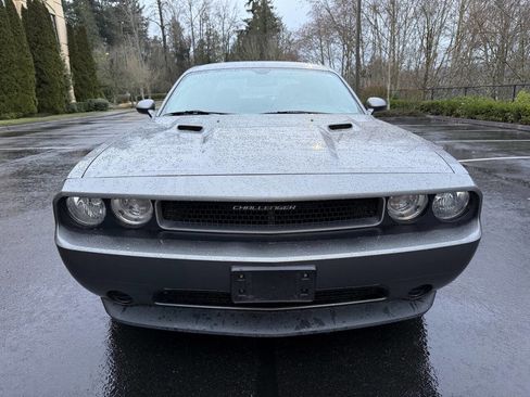 Used 2012 Dodge Challenger SXT image 2