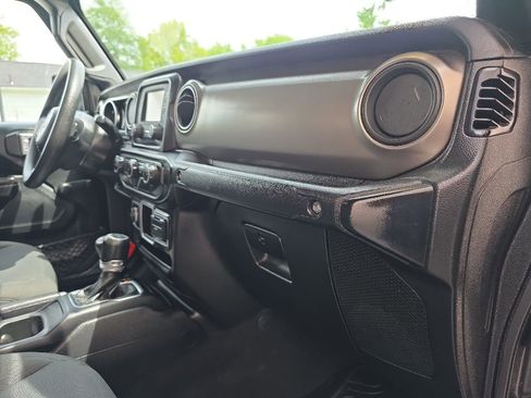 Used 2021 Jeep Gladiator Sport w/ Trailer Tow Package AWD/4WD image 21